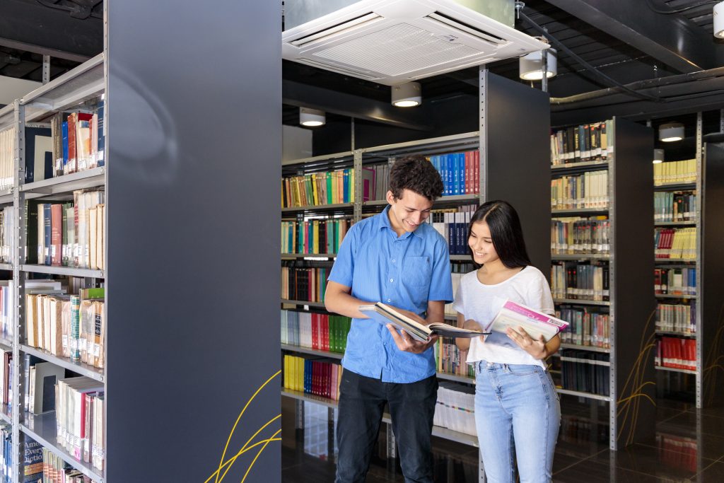 La habilitación docente reconoce que las y los académicos de la Universidad de Talca cuentan con formación suficiente para ejercer la docencia.Se otorga conforme al Reglamento de Desarrollo Docente (RU 84/2025), a quienes cumplen con los requisitos establecidos. 

A la fecha, más de mil docentes han sido habilitados mediante este proceso institucional que garantiza calidad y pertinencia en la enseñanza universitaria.

Consultas: docente@utalca.cl